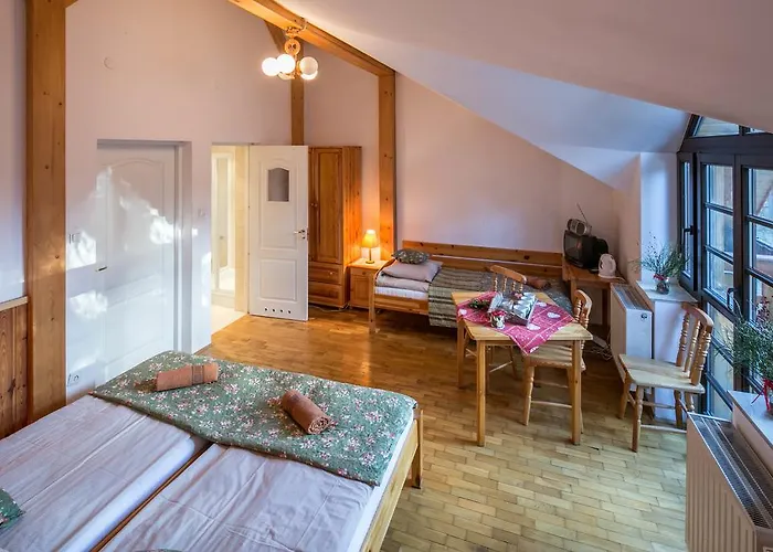 לינה וארוחת בוקר Alpina זקופאנה