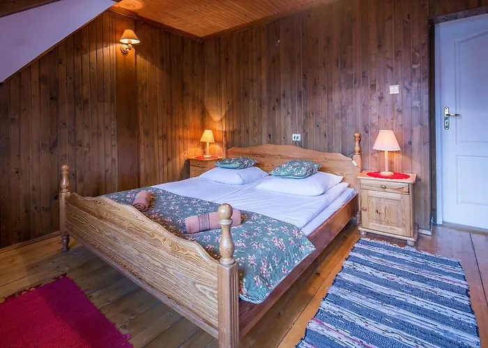 לינה וארוחת בוקר Alpina 3*