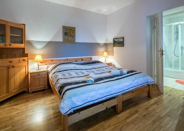 Alpina לינה וארוחת בוקר 3*